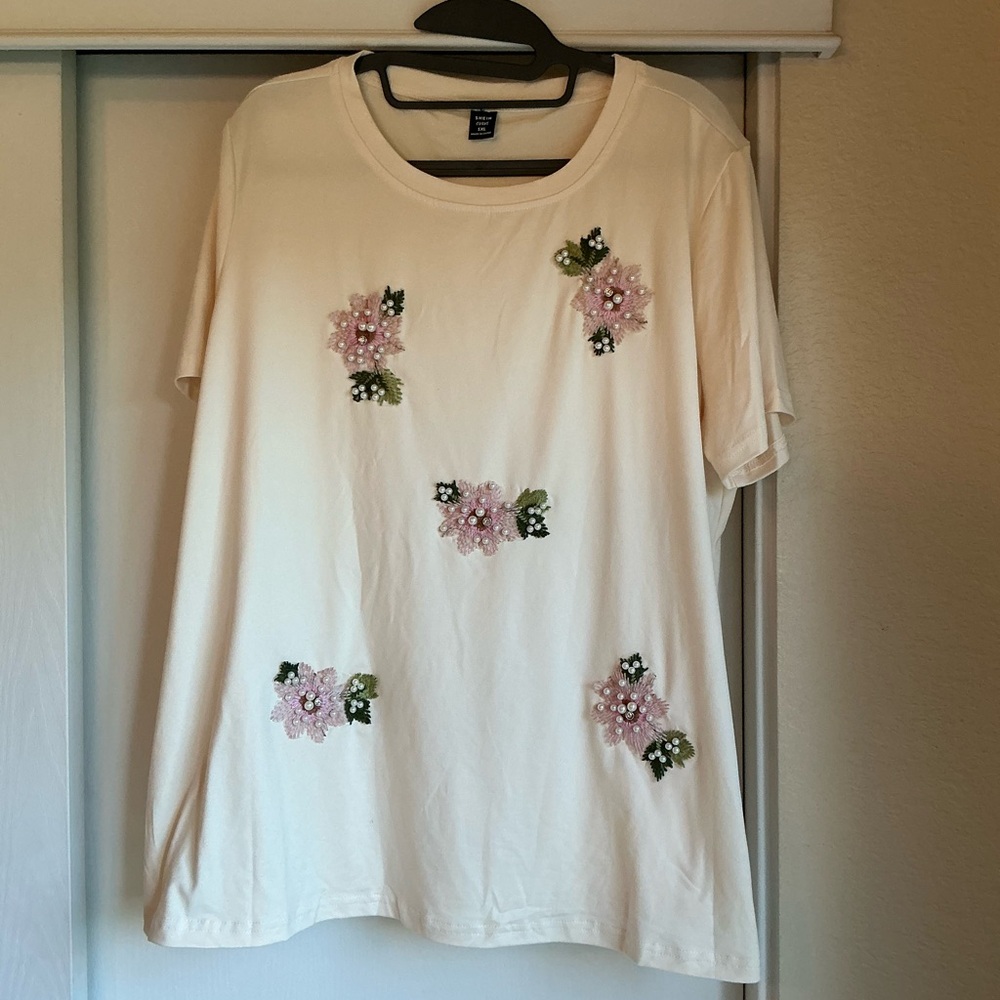 SHEIN Cream Floral Embroidered Tee
